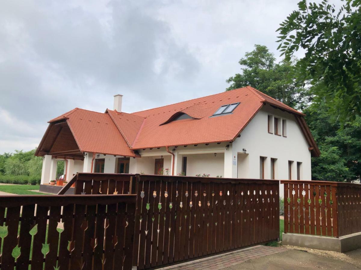 Kiscsere Vendeghaz Kallosemjen 外观 照片